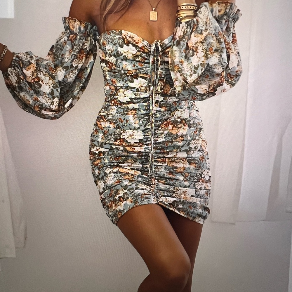 Hello Molly Basque Country Dress Sage, Floral Off-Shoulder Dress. Worn twice